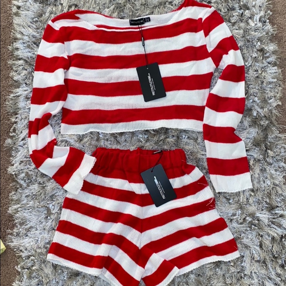 2 piece where’s Waldo set 😍👀